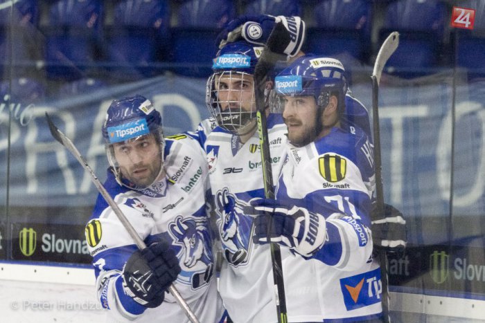 Ilustračný obrázok k článku Hokejoví kamzíci začínajú skladať družstvo: Horúce leto na ľade