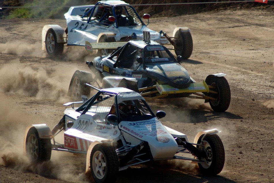 Ilustračný obrázok k článku Lahôdka pre všetkých nadšencov motorizmu. Obľúbený autokros v Môlči je späť