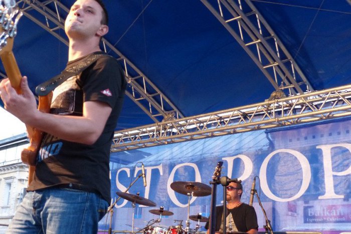 Ilustračný obrázok k článku Pódium v centre Popradu dostalo novinku: Na umelcov nebude pršať