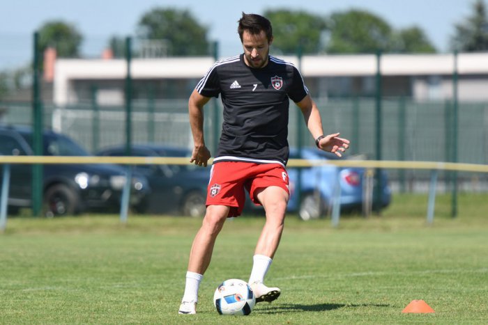 Ilustračný obrázok k článku Trnavčana Deketa čaká plastika kolena: Nezahrá si minimálne pol roka