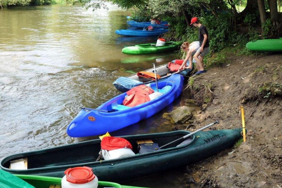 Ilustračný obrázok k článku Splav Hrona FUNGUJE aj napriek suchu: S čím sa však musia popasovať turisti?