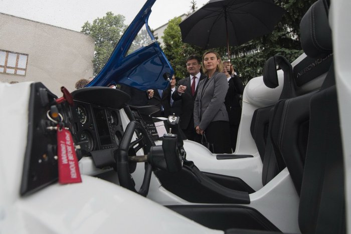 Ilustračný obrázok k článku AeroMobil dobýja Brusel: Lietajúce auto sa teší obrovskému záujmu