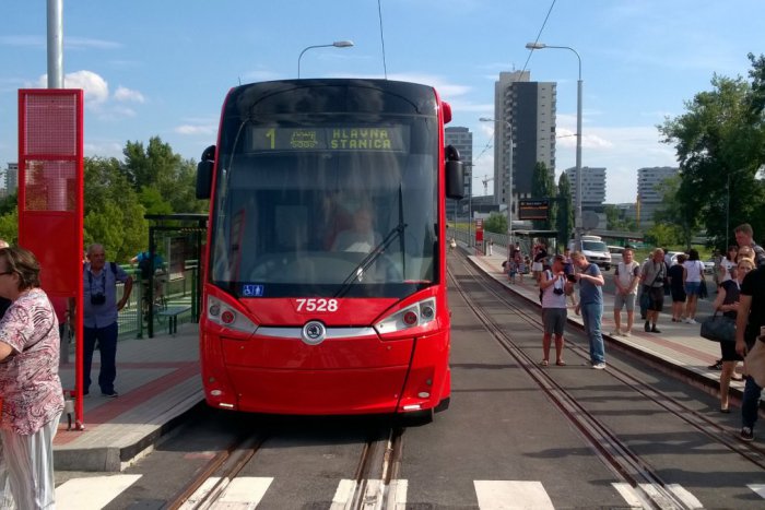 Ilustračný obrázok k článku Bratislavčania sa dočkali! Cez Starý most prešla po vyše 50 rokoch prvá električka