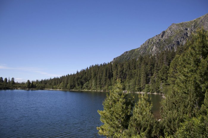 Ilustračný obrázok k článku Ťažkosti kvôli dobrým úmyslom: Popradské pleso láka čoraz viac