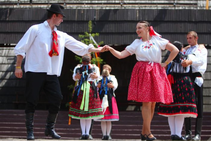 Ilustračný obrázok k článku Desaťtisíce zvedavcov. Folklór pod Poľanou upútal i uspokojil