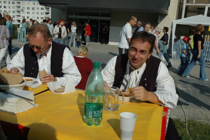 Ilustračný obrázok k článku Dúbravčania budú variť, no aj spievať a tancovať