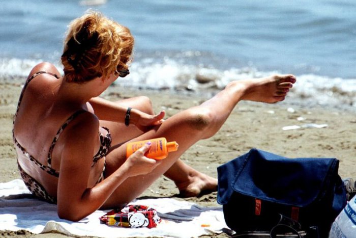 Ilustračný obrázok k článku Opaľovanie nie je grilovačka: Ako sa vyznať v kozmetike a neodpáliť si zdravie?