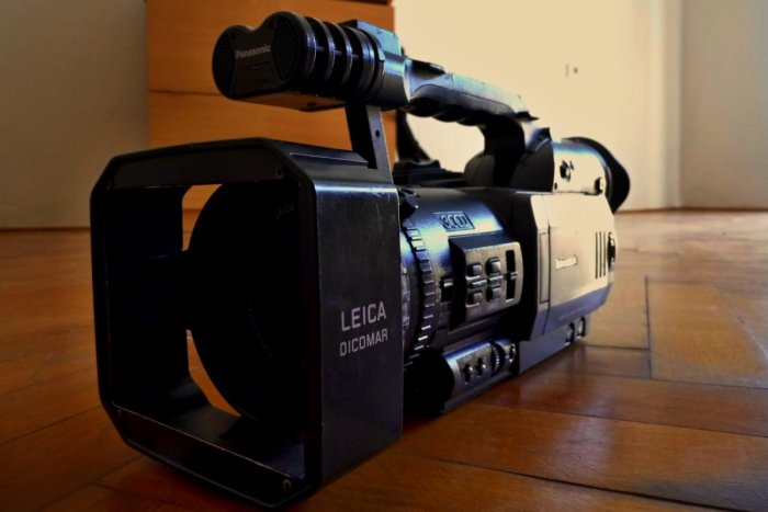 Ilustračný obrázok k článku Rožňavská televízia vyhlásila výberové konanie: Potrebujú kameramana