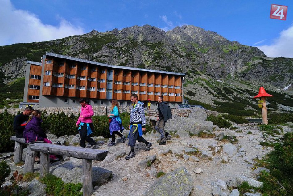 Ilustračný obrázok k článku Tatry po goralsky: Na Sliezskom dome zažijete rekord, hudbu, pasovačku
