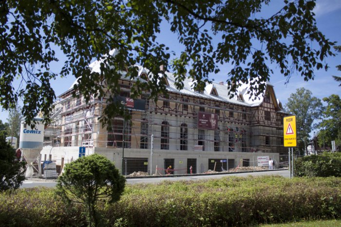 Ilustračný obrázok k článku Dominanta Tatranskej Lomnice rastie do krásy: Z obludy kráska