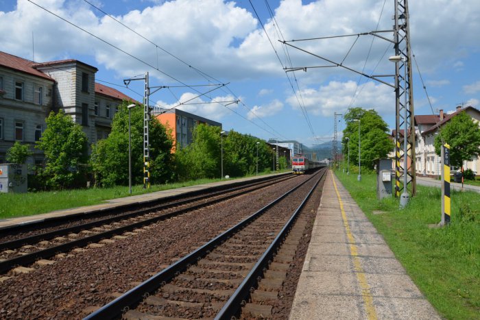 Ilustračný obrázok k článku Odstavená trať pri Žiari: Vlaky na čas vystriedajú autobusy