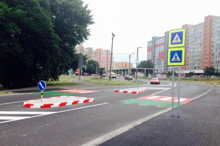 Ilustračný obrázok k článku Za križovatkou Rusovská – Jantárová pribudol nový prechod pre chodcov