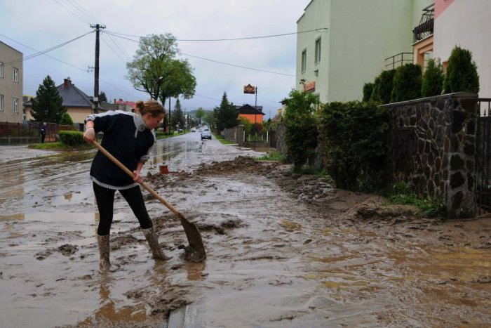 Ilustračný obrázok k článku Počasie dá zabrať: Východ zasiahnu extrémne horúčavy, inde hrozia búrky a povodne!