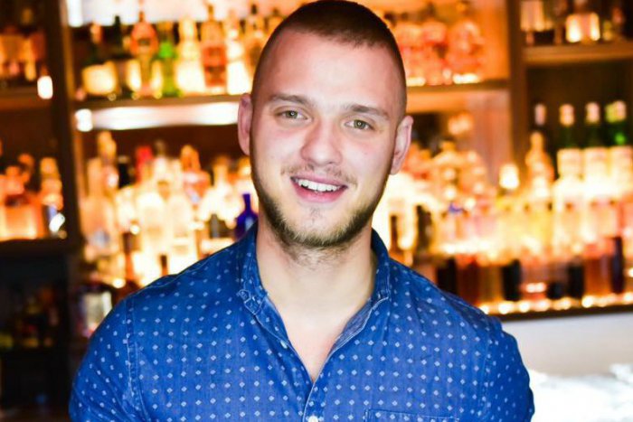 Ilustračný obrázok k článku FOTO: Sympatický Zvolenčan sa radí k najlepším barmanom sveta. Poznáte ho?