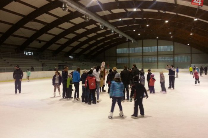 Ilustračný obrázok k článku Na zimnom štadióne musia opraviť strechu. Koľko to bude mesto stáť?