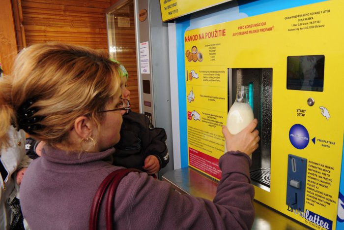 Ilustračný obrázok k článku Šikovný lupič vykradol automat na fľaše