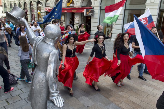 Ilustračný obrázok k článku Pracovný týždeň ponúka hudobné koncerty, divadlo aj začiatok hádzanárskeho šampionátu