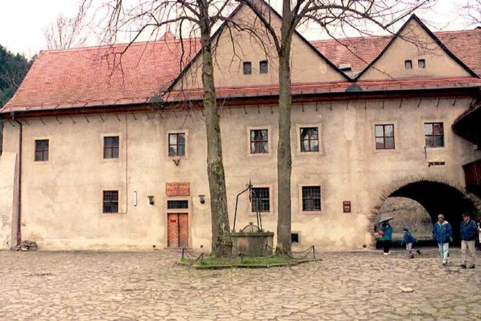 Ilustračný obrázok k článku V Kláštore sa dobre vyspíte: Starostovi však chýba hotel