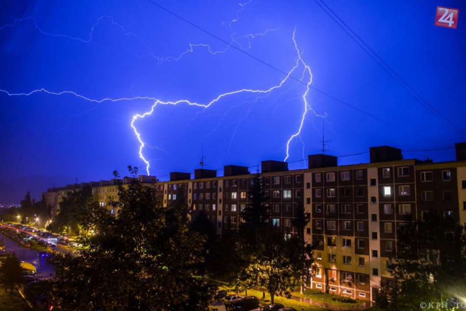 Ilustračný obrázok k článku RADÍME: Samotný bleskozvod pred škodami neuchráni, pomôže aj prevencia