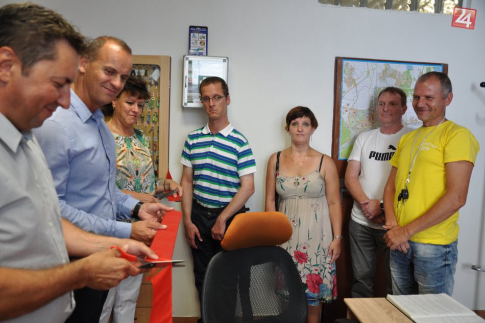 Ilustračný obrázok k článku Štyria zdravotne postihnutí našli prácu. Pomáhať budú polícii