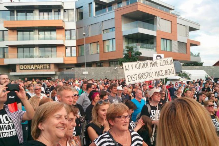 Ilustračný obrázok k článku Piaty protest Bonaparte: Problémy s mestskou časťou i bonapagáče