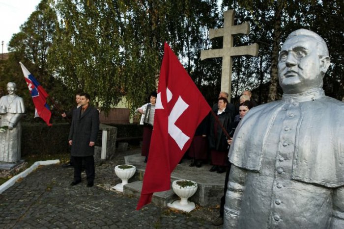 Ilustračný obrázok k článku Hádky medzi extrémistami dospeli k radikálnemu riešeniu. Príde Kotleba o voličov?