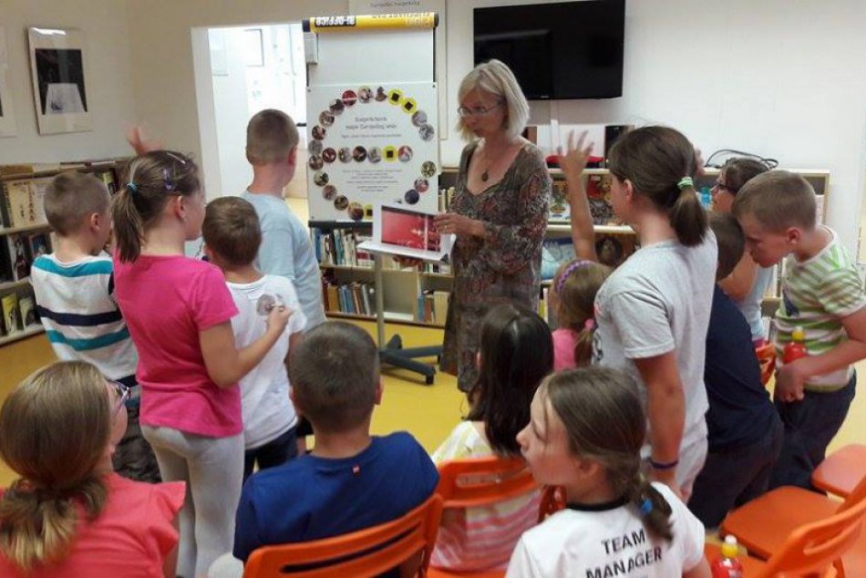 Ilustračný obrázok k článku V petržalskej knižnici spustili novú modernú službu. Požičať si tam môžete e-knihu