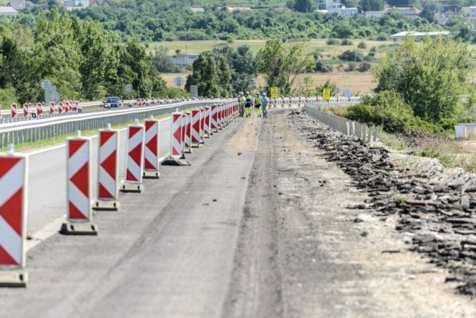 Ilustračný obrázok k článku Uzávierka rýchlostnej cesty R1A: TOTO je obchádzková trasa