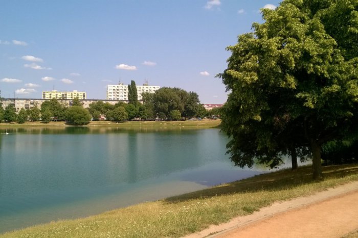 Ilustračný obrázok k článku Areál Štrkoveckého jazera ponúka oddych aj zábavu