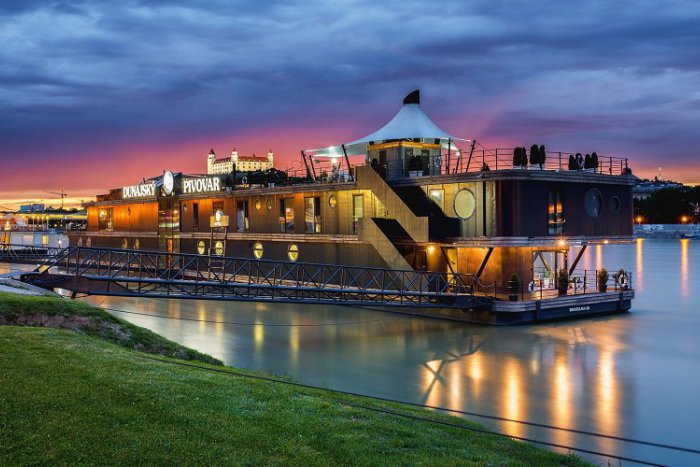 Ilustračný obrázok k článku Zažeňte smäd a hlad na vlnách Dunaja