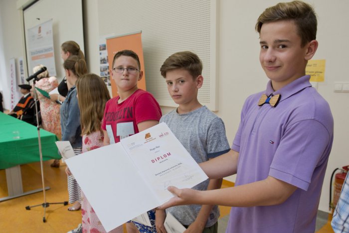 Ilustračný obrázok k článku Absolventi Detskej dopravnej univerzity si prevzali diplomy