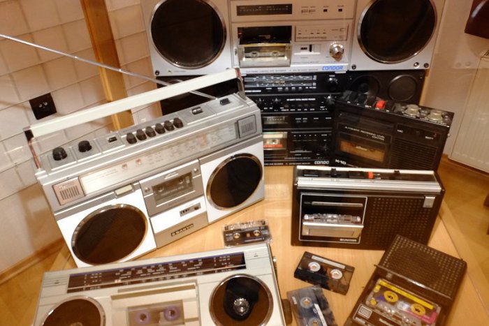 Ilustračný obrázok k článku KURIOZITA DŇA: Ako sme kedysi počúvali hudbu a koľko vážil predchodca mobilu?