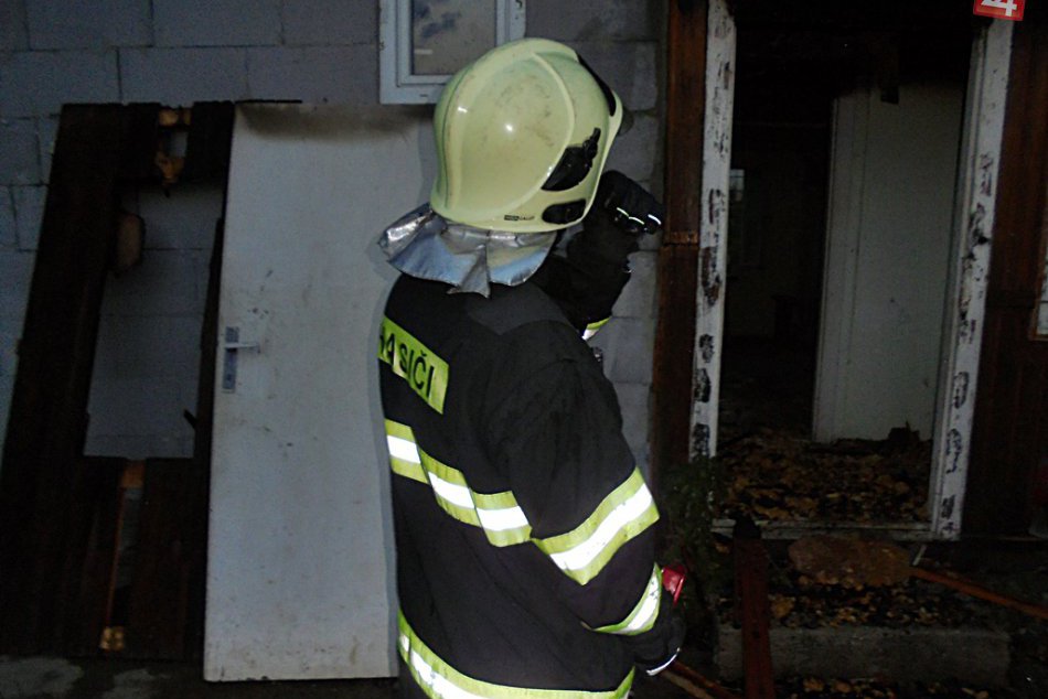 Ilustračný obrázok k článku FOTO a VIDEO z miesta požiaru: Šatne futbalistov v plameňoch!