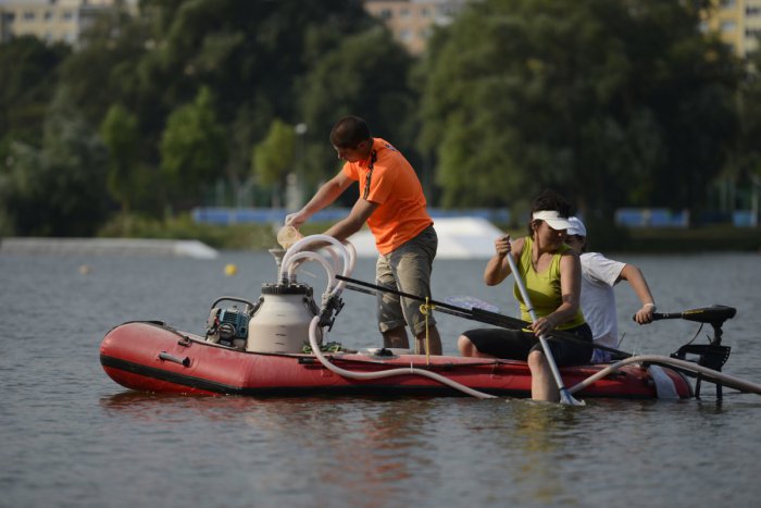 Ilustračný obrázok k článku Mesto bojuje proti siniciam na jazere: Operáciu riadi profesor