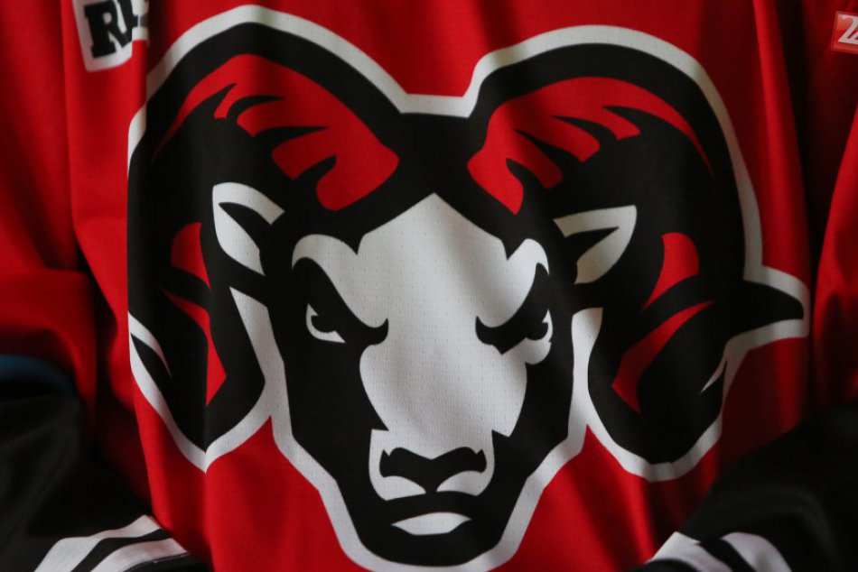 Ilustračný obrázok k článku HLASUJTE: Bystrickí hokejisti s novinkou. Čo hovoríte na zmenené logo baranov?