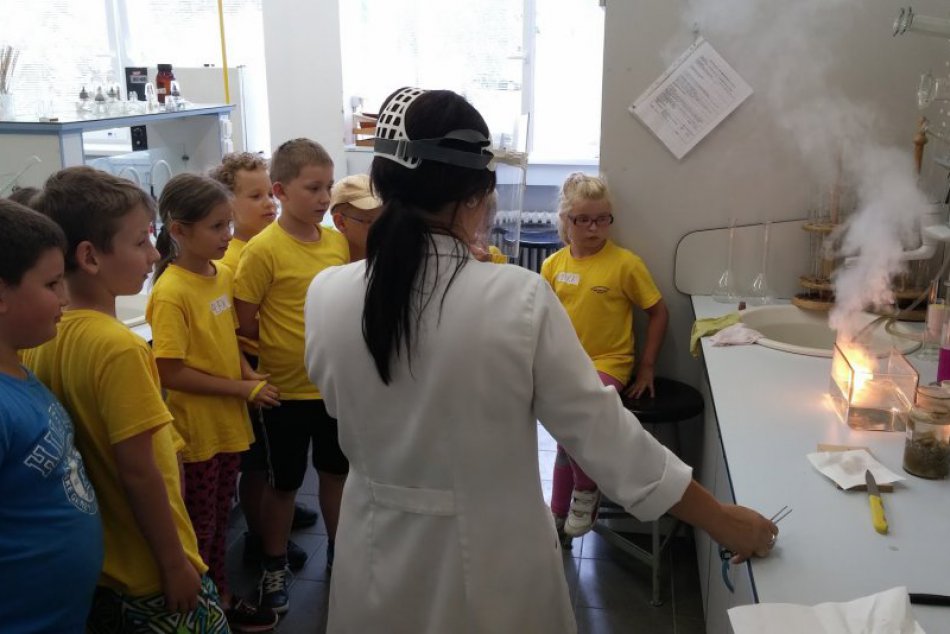 Ilustračný obrázok k článku Desiatky detí využili prázdniny na vzdelávanie. Čo zažili s pedagógmi bystrickej UMB?