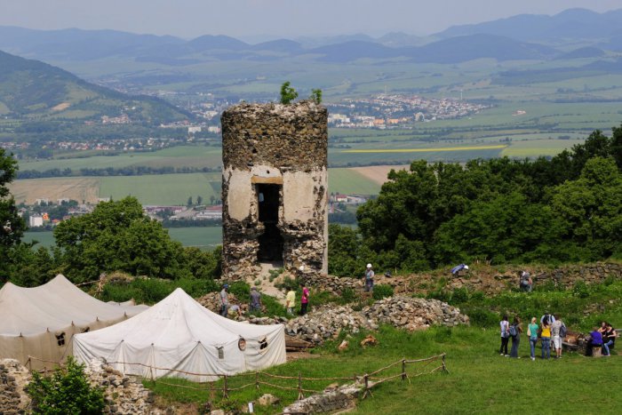 Ilustračný obrázok k článku Filmová noc na Šarišskom hrade? V programe ponúkne hneď tri novinky