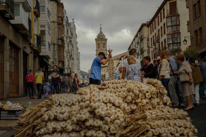 Ilustračný obrázok k článku KURIOZITA DŇA: Antibiotikum v uliciach. Španieli majú cesnakový veľtrh