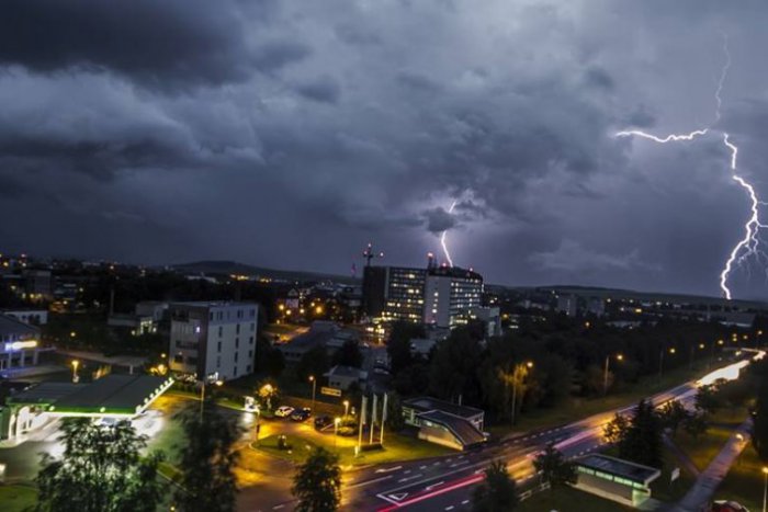 Ilustračný obrázok k článku Pripravte sa na poriadne búrky! Dva dni s výstrahami meteorológov