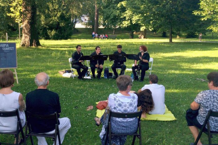 Ilustračný obrázok k článku Zažite víkend v znamení francúzskeho šansónu, spanilej jazdy kamiónov či dobrovoľníctva