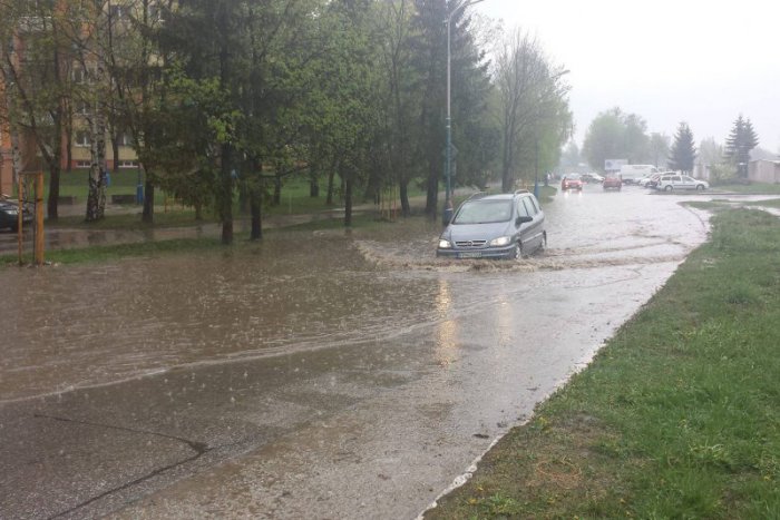 Ilustračný obrázok k článku Búrky na väčšine územia Slovenska: Pozor na výstrahy