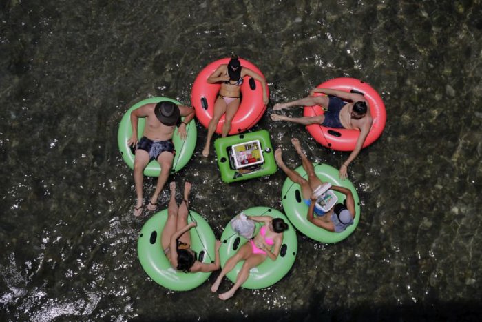 Ilustračný obrázok k článku RANNÁ ŠTVORKA: Júl sa lúči krásnym letným počasím, niekde aj búrkami