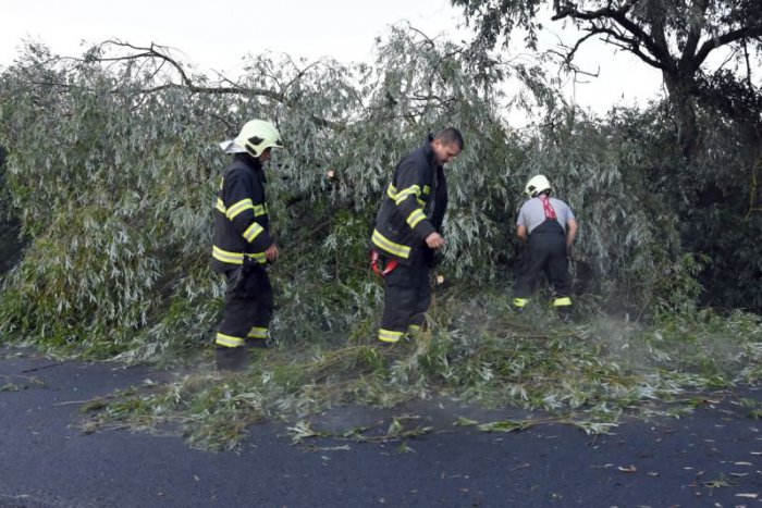 Ilustračný obrázok k článku Banskobystrickí hasiči si zamakali. Vyčíňanie počasia im pripravilo veľa roboty