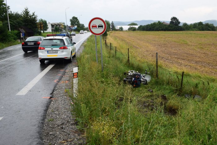 Ilustračný obrázok k článku Nehoda motorkára (57) pod hradom: Muži zákona objasňujú detaily havárie