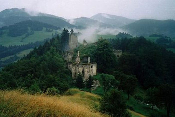 Ilustračný obrázok k článku Neviditeľní obyvatelia strašidelných miest: Na akých adresách sa ich (ne)báť?