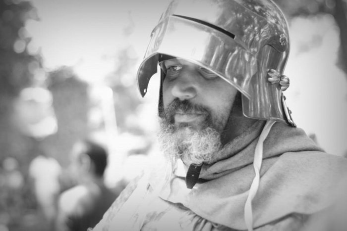 Ilustračný obrázok k článku FOTO: Brezňanovi učarovala výroba zbraní: Zvládne historické nože aj renesančnú súpravu