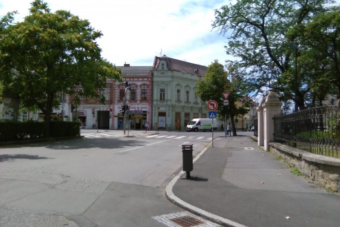 Ilustračný obrázok k článku Správa ciest zmenila postoj. Situáciu na rušnej križovatke v Lučenci chce riešiť