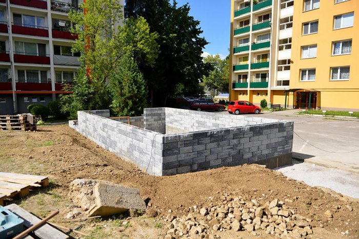 Ilustračný obrázok k článku Primátor v reakcii na podnety Brezňanov. Čo bude so stojiskami na Mazorníkove?