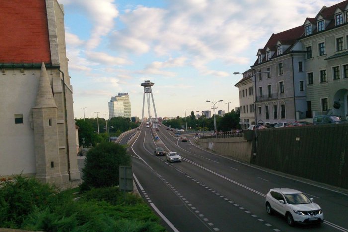 Ilustračný obrázok k článku Polícia odmieta tolerovať arogantných vodičov, ktorí zneužívajú jazdné pruhy pre autobusy