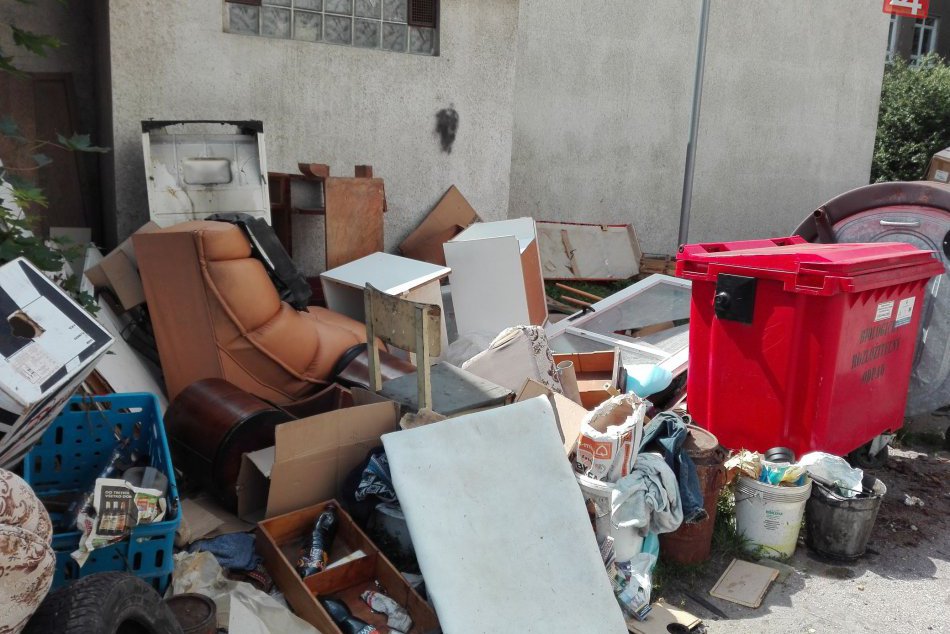 Ilustračný obrázok k článku Stovky podnetov od Brezňanov na jednom mieste. Čo v meste trápi ľudí najviac?